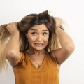 Češljanje bez bola: Trik koji će vam pomoći da lako odmrsite kosu!