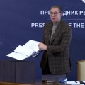 Vučić: Doneo sam dokumentaciju o nadstrešnici, sutra će biti dostupna na sajtu Vlade