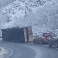 Teretnjak se prevrnuo, zamalo poprečio put! Težak udes na magistrali Kraljevo-Novi Pazar, saobraćaj otežan (foto-)