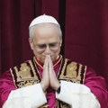 Papa Lav XIV u prvom obraćanju pozvao na mir i dijalog: "Neka mir bude sa vama"