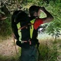 "Poslao je fotografiju i telefon mu se isključio. Dozivali smo ga, a onda smo primetili da neko leži pored puta": Spasioci…