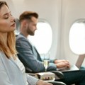 Ne možete da zaspite u avionu? Proverena tehnika će vas opustiti za 5 minuta - zaspaćete kao beba