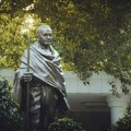 Indija skrnavljenje Gandijeve statue u Londonu nazvala sramnim