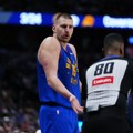 Jokić najavio plej-of košarku: Da napravimo faul… Nikola Jokić standardno, profesorski