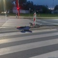 (Foto) Zakucao se u semafor i oborio ga Nesreća u Novom Sadu: Hitna pomoć na licu mesta