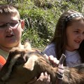 Kad zazvoni školsko zvono, njih čekaju i štala i livada (VIDEO)
