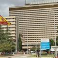 Novinar Insajdera ispred Madridskog karantina u kojem je smešten deo putnika sa "hantavirus broda" (VIDEO)
