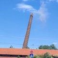 (Video) Trenutak rušenja dimnjaka stare ciglane Zaječar ostao bez simbola industrije: Ovde su se pekle cigle za objekte širom…