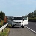 Drama na auto-putu! Pevaču pukla guma usred vožnje na autu od 250.000 evra: Odmah se oglasio
