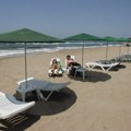 Plaža zjapi prazna usred vrhunca sezone: Rezervacije se masovno otkazuju