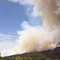 Dramatično na Goču! Ogromni oblak gustog dima nadvio se nad planinom: 21 vatrogasac bori se sa vatrom