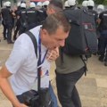 Tenzije pred miting SNS-a u Užicu: Pogledajte trenutak kada je pogođen snimatelj RTS-a (video)