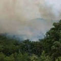 Vatra buktala na 10 lokacija: Vatrogasci u Podgoriciu imaju posla preko glave