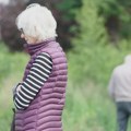 Demencija počinje u detinjstvu? Stručnjaci tvrde da su prvi uzroci prisutni mnogo ranije nego što mislimo