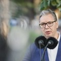 Vučić na engleskom izrazio saučešće porodicama ubijenih u Srebrenici