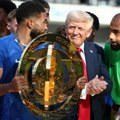 Cirkus u Americi! Donald Tramp pravio šou, navijači mu zviždali