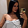 Indi Aradinović se slikala bez donjeg veša, na njoj samo peškir: Pevačici popustile kočnice! Opalila selfi u kupatilu, nikad…