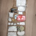 Uhapšen muškarac u Sremskoj Mitrovici, kod osumnjičenog pronađeno više od 18 kilograma amfetamina i pištolj