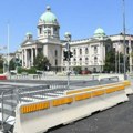 Aktivisti i drugi građani ispred Skupštine, poručuju: „Najgora upravo ikada“