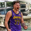Luka Dončić za 25 miliona kupio vilu Marije šarapove: Pogledajte kako izgleda novi dom košarkaške zvezde: Sve puca od luksuza!…
