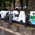 Umesto ćiriličnog natpisa "Volim Kosovsku Mitrovicu" postavljen novi, latinični: Crveno srce zamenjeno zelenim (VIDEO)