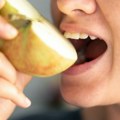 Ne bacajte koru od jabuke! U njoj se krije prava vitaminska bomba – evo kako da je iskoristite