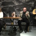 Veče u Domu omladine prožeto rečima o poeziji, stihovima i tonovima na gitari