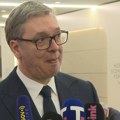 Između letećih taksija i kupljenih diploma: Vučić 12 godina nudi srpsko zlato i litijum po hodnicima davosa, ali su ga baš…