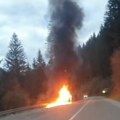 Drama na putu Užice - Zlatibor: Zapalio se automobil: "Kompletno je izgoreo" (foto)