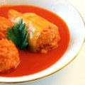 Punjene paprike u sosu od pelata: Domaći recept pun ukusa