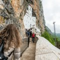 Katolkinja otišla u Ostrog da se moli za bolesnu majku: "Kada sam ugledala manastir, nisam mogla da zaustavim suze", a onda se…