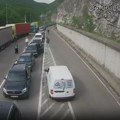 Kolone na graničnim prelazima sa Crnom Gorom: Čeka se na ulazak u Srbiju u Špiljanima, Gostunu i Jabuci