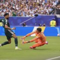Čudesni Muslera ipak nije svemoguć - Saudijci kaznili uspavane Urugvajce i napravili korak ka novoj senzaciji VIDEO