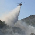 Grčka vatrogasna služba: Dve osobe poginule u požaru na grčkom ostrvu Salamina, devet povređeno