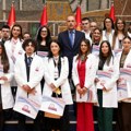 Uručeni ugovori o radu za 100 najboljih diplomaca medicine i 380 najboljih tehničara