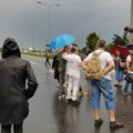 Srbija i politika: Protest „Srbija protiv nasilja" po kiši u Beogradu, nova blokada međunarodnog autoputa