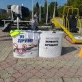 Ispred Druge kragujevačke gimnazije simulacija prevrtanja automobila i tribina u oraganizaciji Agencije za bezbednost…