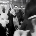 (VIDEO) „Zečevi“ prošetali Beogradom, tokom proslave na Trgu podsetili na privedene studente i odgovorili Vučiću: Nismo…