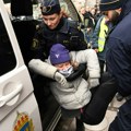 Greta Tunberg blokirala ulaz švedskog parlamenta, sklonila je policija