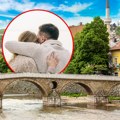 "Čekaj me na mostu u pola osam": Ljubavna priča Bosanke i Bosanca oduševila i rasplakala Balkan: "Gledala me sa visine, rako…