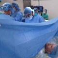 "Ovo je neverovatno iskustvo": Mladić otišao na transplantaciju bubrega, pa celu operaciju proveo budan (foto/video)