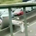 Pao avion na auto-put, ima mrtvih! Strašni snimci iz Francuske, letelica se zabila u bankinu - Horor scene na mestu nesreće