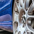 Šok u Pančevu, parkiran automobil kakav se retko viđa! Umesto četiri, šest točkova: "Kako je uspeo da parkira"