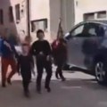 Skandalozni snimak: Deca sa improvizovanim puškama viču "Za dom spremni" VIDEO
