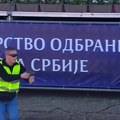Skandal na vojnoj paradi – „napadač“ u žutom prsluku aluzija na studente