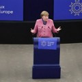 Merkel dobila orden EU, ali i oštre kritike