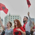 „Bez javno dostupnih dozvola i ugovora, samo su se pojavili buldožeri“: Nastavljeni protesti u Albaniji protiv projekta…