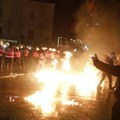 "Rama mora u zatvor": Policija bacila suzavac na učesnike antivladine "Flamingo revolucije" u Tirani