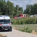 Tela tri osobe izvučena iz prevrnutog automobila u kanalu u Novom Sadu