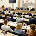 Sednica Skupštine grada: Sa dnevnog reda povučene tri tačke, a tiču se sistema bezbednosti i novogodišnje dekoracije